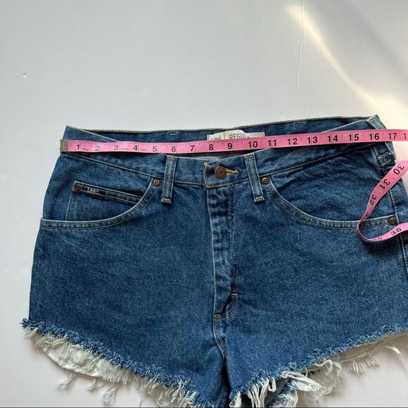 Vintage LEE Denim Shorts 32" High Rise Distressed‎ Hem Blue Jean Shorts - Picture 8 of 12